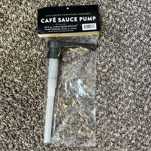 Hollander Chocolate Company NWT Cafe Sauce Pump For 64 FL Oz Bottles‎